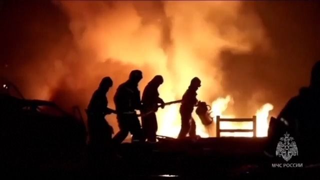 Video ukazuje obří požár v ruské Machačkale, hořela čerpací stanice